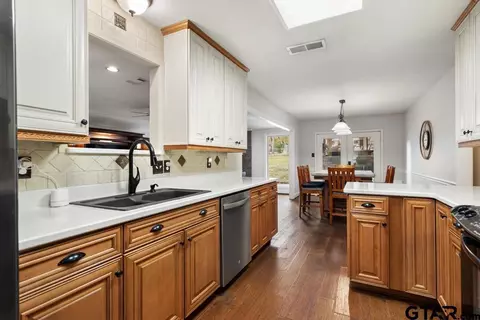 Kitchen - 412 E Hideaway Ln, Hideaway, TX 75771 photo 7 of 7
