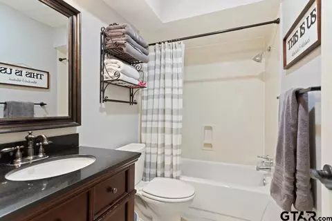 Bath - 412 E Hideaway Ln, Hideaway, TX 75771 photo 3 of 4