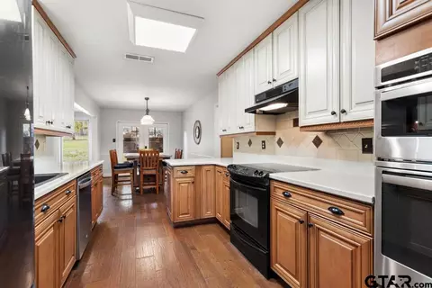 Kitchen - 412 E Hideaway Ln, Hideaway, TX 75771 photo 6 of 7