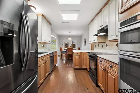 Kitchen - 412 E Hideaway Ln, Hideaway, TX 75771 photo 5 of 7
