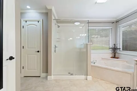 Bath - 412 E Hideaway Ln, Hideaway, TX 75771 photo 2 of 4