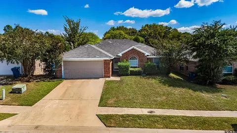 1109 E Park Dr, Lindale, TX 75771