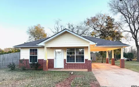 1805 Park Lane Cir, Jacksonville, TX 75766