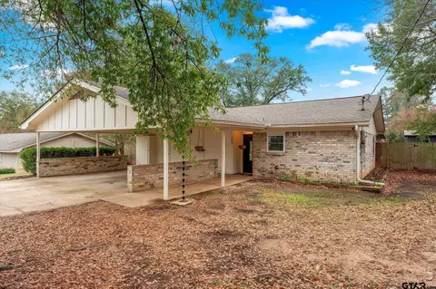204 E Cross St, Mount Pleasant, TX 75455