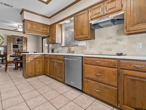 323 Hideaway Ln E, Hideaway, TX 75771 photo 11