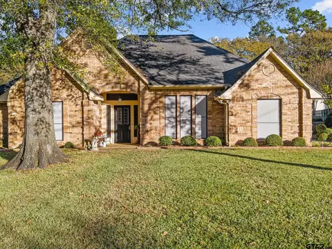 323 Hideaway Ln E, Hideaway, TX 75771