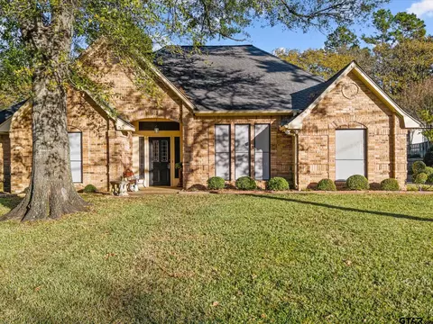 323 Hideaway Ln E, Hideaway, TX 75771