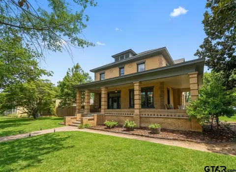 406 W 1st St, Mount Pleasant, TX 75455