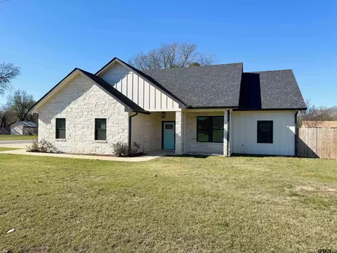 505 Brazos St, Crockett, TX 75835