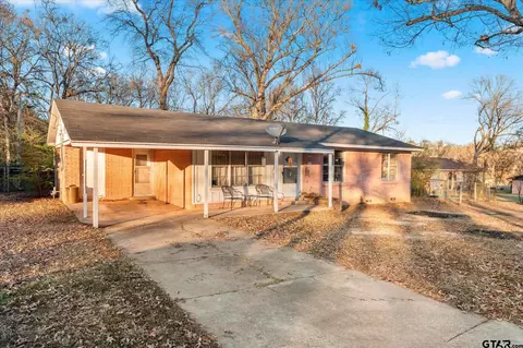 411 Redbud Ln, Mount Pleasant, TX 75455