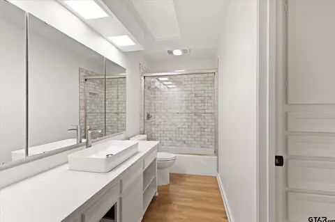 Bath - 6376 Tryon Rd, Longview, TX 75605 photo 3 of 4