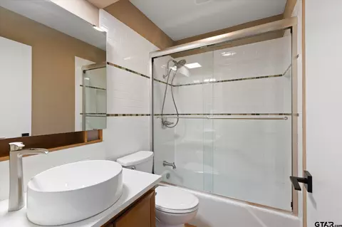 Bath - 6376 Tryon Rd, Longview, TX 75605 photo 1 of 4