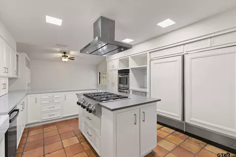 Kitchen - 6376 Tryon Rd, Longview, TX 75605 photo 2 of 4