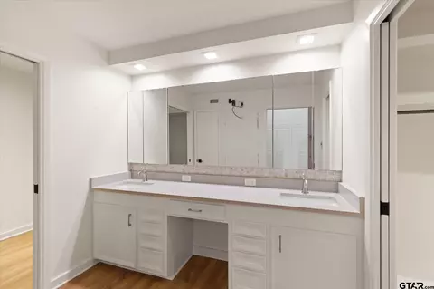 Bath - 6376 Tryon Rd, Longview, TX 75605 photo 2 of 4