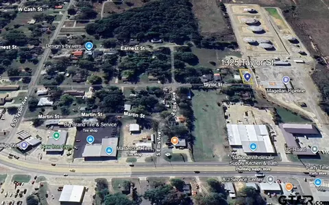 1325 Taylor St, Mount Pleasant, TX 75455