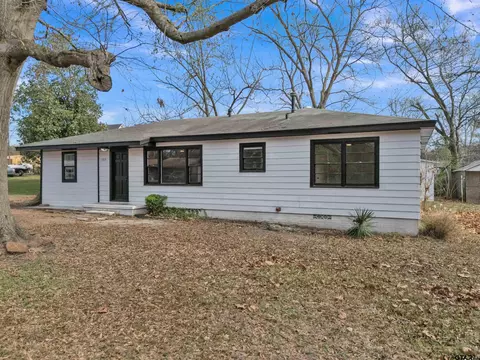 1212 N Edwards St, Gladewater, TX 75647