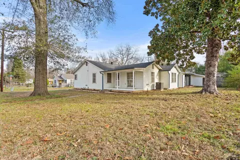411 N College St, Lindale, TX 75771
