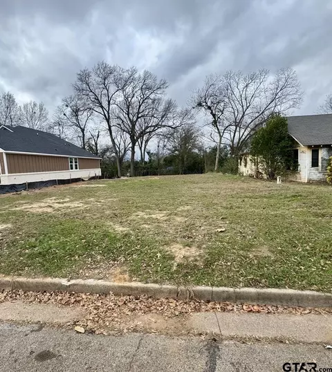 1726 N Ross, Tyler, TX 75702