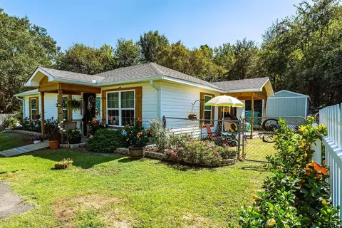 22982 Edgewater Dr, Frankston, TX 75763