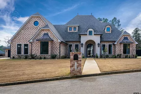 500 Roberts Cir, Longview, TX 75605