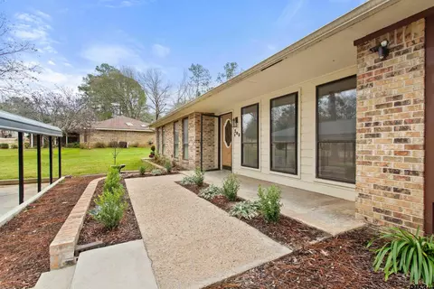 208 Treetop Ln, Hideaway, TX 75771