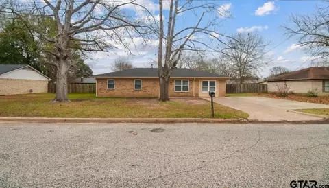 302 Shady Ln, Whitehouse, TX 75791