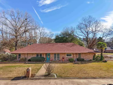 306 Pueblo Dr, Gilmer, TX 75644