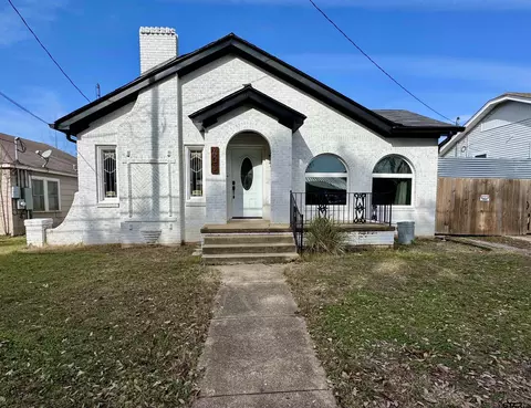 403 E Henderson St, Overton, TX 75684