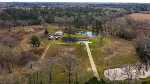 3662 Acr 359, Palestine, TX 75803
