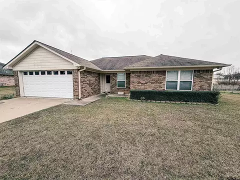 106 Westpark St, Pittsburg, TX 75686