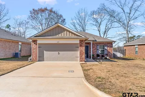 1219 Mission Creek Dr, Longview, TX 75601