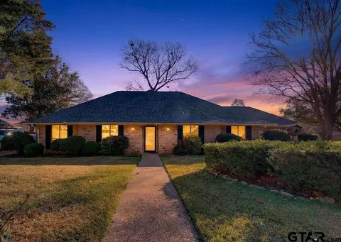 1111 Hillside Dr, Athens, TX 75751