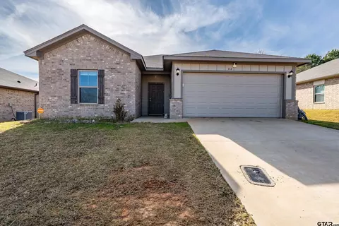 112 Summit Cv, Jacksonville, TX 75766
