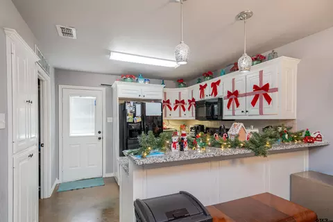 271 Lawrence Rd, Longview, TX 75605 photo 3