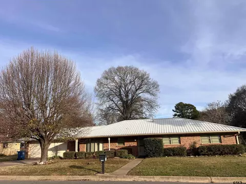 2302 Briarwood Dr, Jacksonville, TX 75766