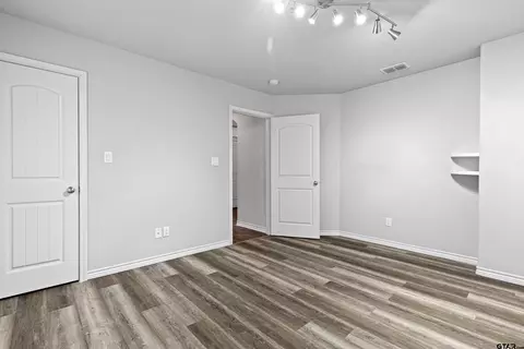 302 Collins Ave, Longview, TX 75605 photo 29