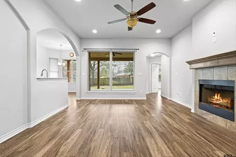 302 Collins Ave, Longview, TX 75605 photo 6