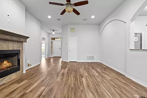 302 Collins Ave, Longview, TX 75605 photo 7