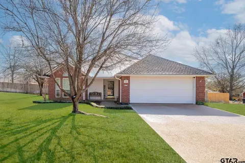 814 Braewood Cir, Lindale, TX 75771