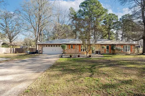 321 Jefferson St, Lone Star, TX 75668
