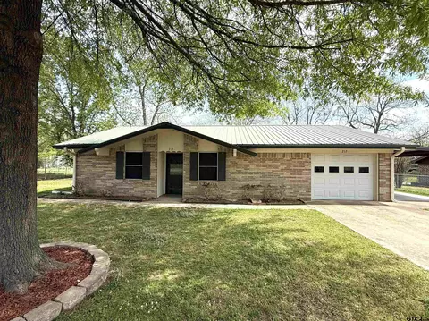 212 College St, Roxton, TX 75477