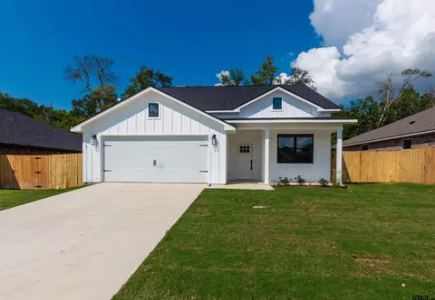16230 Crossing Cir, Lindale, TX 75771