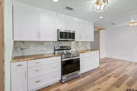 Kitchen - 135 County Road 1105, Daingerfield, TX 75638 photo 5 of 5