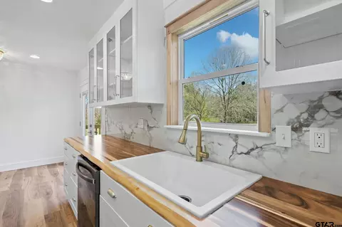 Kitchen - 135 County Road 1105, Daingerfield, TX 75638 photo 4 of 5