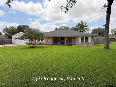 237 Oregon St, Van, TX 75790