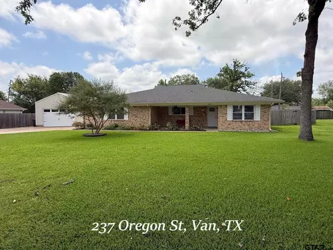 237 Oregon St, Van, TX 75790
