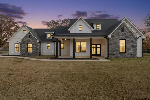 8947 Pomegrante Rd, Gilmer, TX 75645
