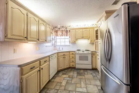 Kitchen - 601 Kickapoo St, Chandler, TX 75758 photo 1 of 3