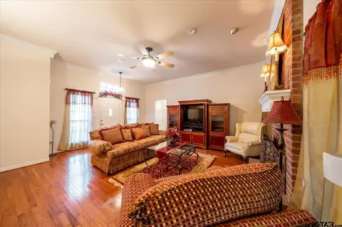 Living - 601 Kickapoo St, Chandler, TX 75758 photo 2 of 2