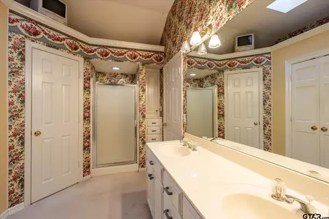Bath - 601 Kickapoo St, Chandler, TX 75758 photo 3 of 3